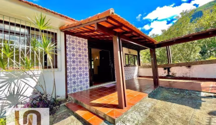 Casa com 3 dormitórios à venda, 349 m² por R$ 750.000,00 - Iucas - Teresópolis/RJ
