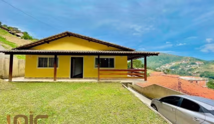 Casa com 3 dormitórios à venda, 180 m² por R$ 750.000,00 - Albuquerque - Teresópolis/RJ