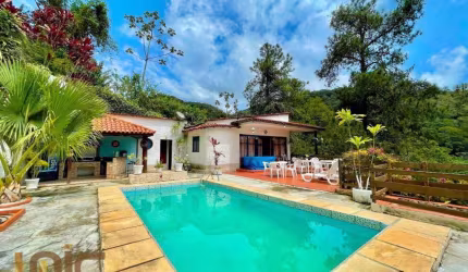 Casa com 7 dormitórios à venda, 400 m² por R$ 750.000,00 - Albuquerque - Teresópolis/RJ