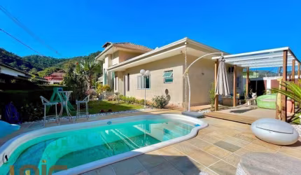 Casa com 3 dormitórios à venda, 470 m² por R$ 1.590.000,00 - Vargem Grande - Teresópolis/RJ