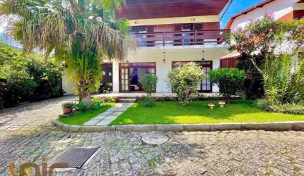 Casa com 4 dormitórios à venda, 220 m² por R$ 1.290.000,00 - Comary - Teresópolis/RJ