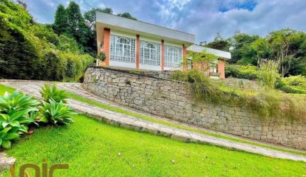 Casa com 3 dormitórios à venda, 284 m² por R$ 1.300.000,00 - Albuquerque - Teresópolis/RJ