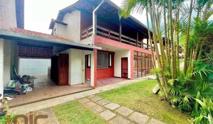 Casa com 5 dormitórios à venda, 340 m² por R$ 1.200.000,00 - Comary - Teresópolis/RJ