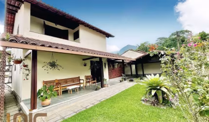 Casa com 3 dormitórios à venda, 239 m² por R$ 1.400.000,00 - Comary - Teresópolis/RJ