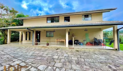 Casa com 5 dormitórios à venda, 318 m² por R$ 1.500.000,00 - Comary - Teresópolis/RJ