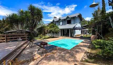 Casa com 4 dormitórios à venda, 235 m² por R$ 1.690.000,00 - Albuquerque - Teresópolis/RJ