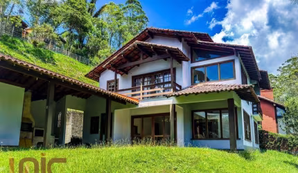 Casa com 4 dormitórios à venda, 276 m² por R$ 1.750.000,00 - Carlos Guinle - Teresópolis/RJ