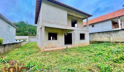 Casa com 4 dormitórios à venda, 195 m² por R$ 670.000,00 - Prata - Teresópolis/RJ