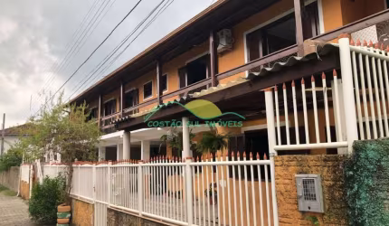 'Encante-se com este Espetacular Sobrado com Vista Deslumbrante para a Praia da Tapera!' - Tapera -