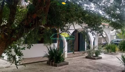 Casa Espaçosa em Morro das Pedras - Ótimo Investimento no Sul da Ilha, rua sem saída a 200 metros d