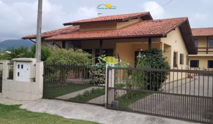 Casa 3 quartos + Edícula + 2 apartamentos no Campeche - Florianópolis/SC.