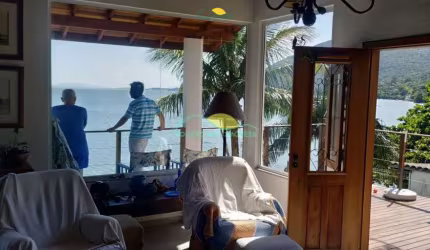 Casa com 3 quartos (1 suíte)  e quitinete, com acesso ao mar  e exuberante vista panorâmica no Ribe