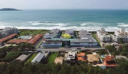 Apartamento de alto padrão com 3 suítes, no Condomínio Iconic Home &amp; Resort, pé na areia, financiáv