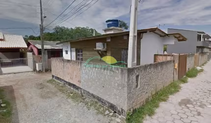 Terreno de 240m² com matrícula e duas casas de um quarto cada na Tapera da Base, Florianópolis, SC