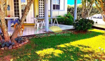 Casa com 3 quartos, sendo um deles suíte, não financiável, a poucos metros da praia do Santinho, Fl