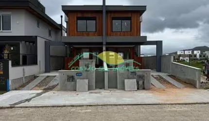 Casa com 3 suítes, 200 metros  da Praia  à venda, Campeche, Florianópolis, SC