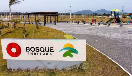 Terreno de 300m² com escritura pública e financiável no Loteamento Bosque Imbituba no Sambaqui, Imb