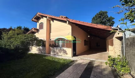 Residência Ampla no Campeche | 3 Suítes | 600 m² de Terreno | Florianópolis/SC