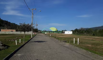 Terreno plano com 408,91 m², com Escritura Pública e financiável no Condomínio Vilaporé I em Canaju