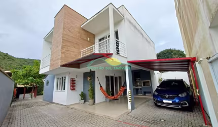 Casa com 3 quartos, sendo um suíte, com Escritura Pública, no Alto Ribeirão - Ribeirão da Ilha - Fl