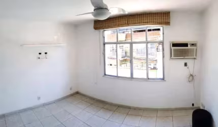 Ótima Casa Tríplex 3 Qts e Terraço Coberto no Camorim