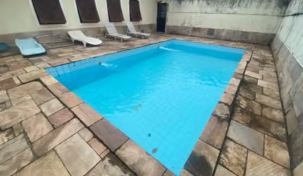 Casa de 3 Dorm c/2 suítes, PISCINA, CHURRASQUEIRA, 3 VAGAS. 190 m² de área útil. Bairro; Canto do Forte.