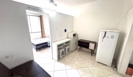 KITINETE dividida p/a 1 Dorm, 25 m² de área útil. BAIRRO: BOQUEIRÃO.