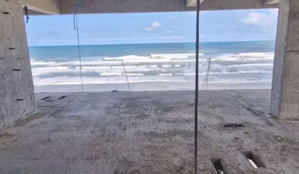 Apto de 2 Dorm c/ 2 SUÍTES, 2 VAGAS, FRENTE MAR, 108 m² de área útil. BAIRRO: IMPERADOR.
