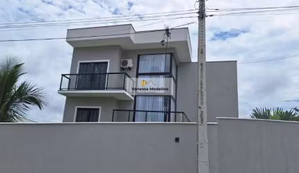 Belíssima casa duplex no Morro da Cruz