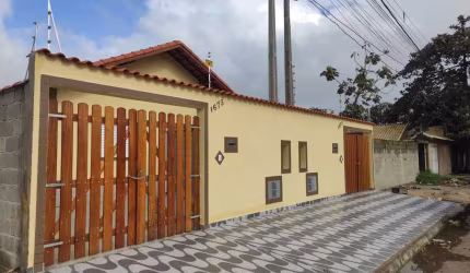 Casa - Padrão, para Venda em Itanhaém/SP