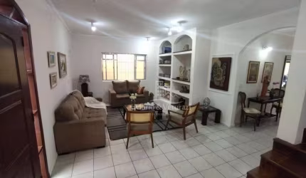 Sobrado com 3 dormitórios à venda, 221 m² por R$ 950.000,00 - Jardim Helena Maria - Guarujá/SP