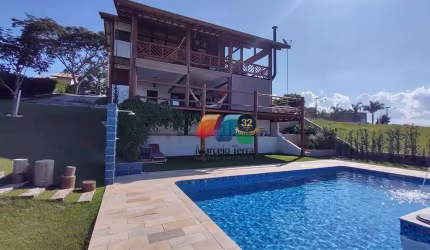 COND.FECHADO A 30 MINUTOS DA PRAIA E SJC 4 DORMS/02TES
