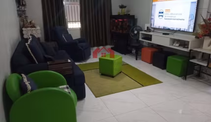 Casa com 4 Dormitórios sendo 1 suíte
