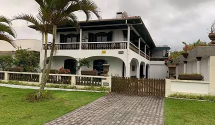 Excelente imóvel frente mar