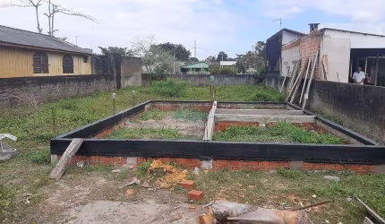 TERRENO COM ALICERCE