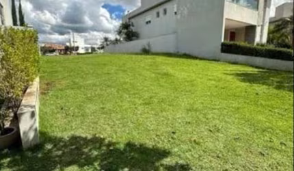Terreno em Indaiatuba, Condomínio Alto de Itaici - 403 m²