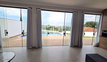 Casa em Salto, Condomínio Terras de Santa Rosa - 222 m²