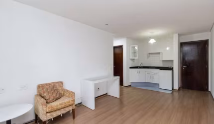 Apartamento com 1 dormitório para alugar, 61 m², aceitra PET,  por R$ 1.900/mês  + taxas- Centro - Curitiba/PR
