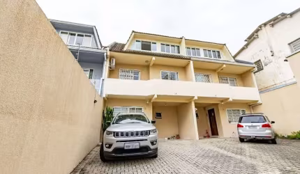 TRIPLES COM 3 SUITES EM CONDOMINIO FECHADO