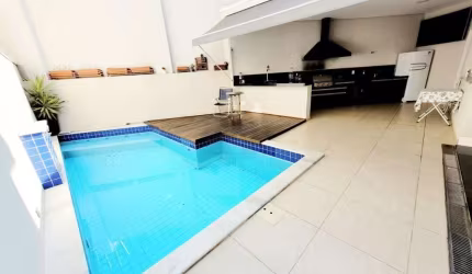 Casa à venda, TRÊS SUÍTES, LINDA PISCINA COM DECK E CHURRASQUEIRA,ÓTIMA LOCALIZAÇÃO AO LADO DO PARQ