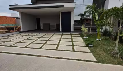 Linda e moderna Casa à venda, com piscina , rica em armários ,condomínio Evidências em Indaiatuba,