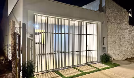 Linda nova e moderna Casa à venda, Aqui se Vive super bem localizada, com otimo acabamento em Indai