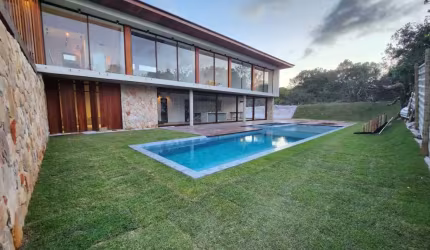 7/4 com suítes + Dependência - Praia do Forte / CASA