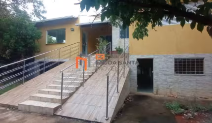 EXCELENTE CASA DE 445 M² DE ÁREA CONSTRUÍDA NO BAIRRO AERONAUTAS
