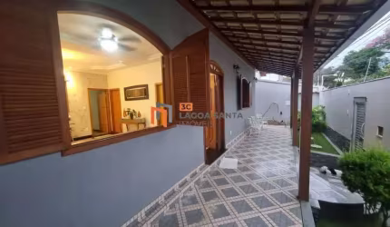 EXCELENTE CASA PLANO LOCALIZADA NO BAIRRO SANTA AMÉLIA - BELO HORIZONTE