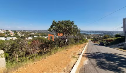 LOTE DE 1.000 M² NO CONDOMÍNIO BOULEVARD COM VISTA PARA LAGOA CENTRAL