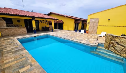 Casa com piscina e churrasqueira em Itanhaém, Suarão, 4 dormitórios, 1 suíte, 1 banheiro, 4 vagas