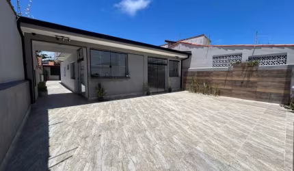 Casa com piscina em Itanhaém, Satélite, 3 dormitórios, 2 suítes, 1 banheiro, 1 vaga