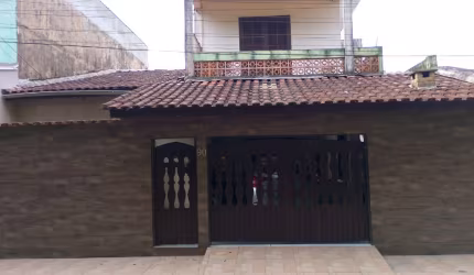 Casa no bairro Ivoty em Itanhaém, no litoral sul de São Paulo, lado serra
