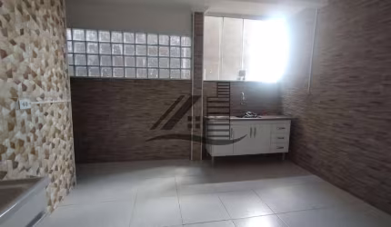 Alugue Casa Térrea com 2 Dormitórios,  em Jardim Alvorada por R$ 1.500.  Imóvel Residencial em Santo André/SP.